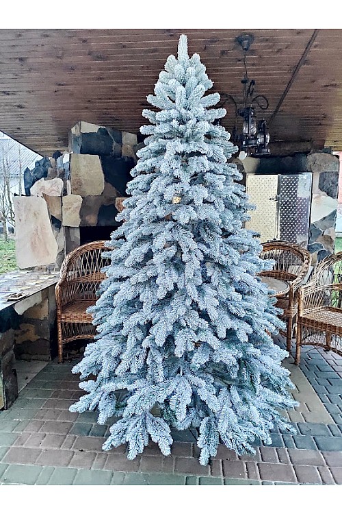 Sztuczna, zielona, ośnieżona choinka karpacka o średnicy 230 cm